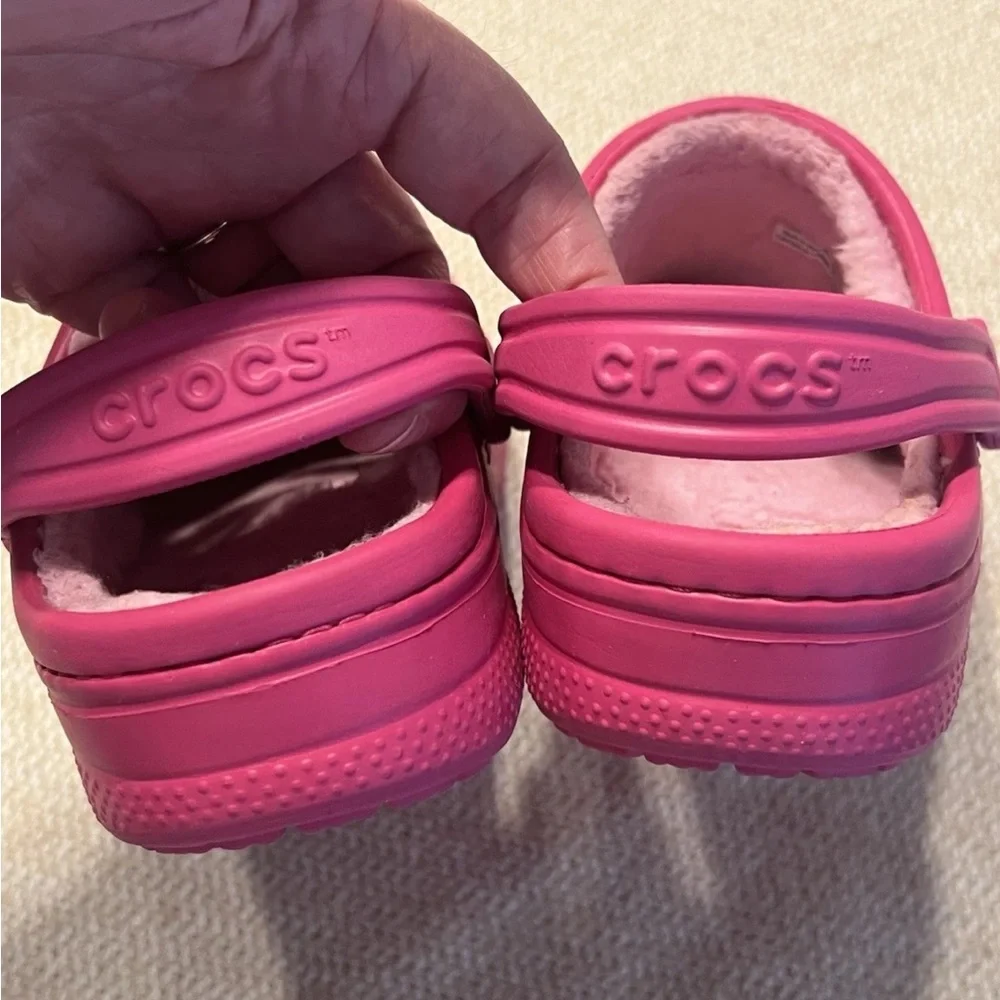 Kids CROCS lined Fuzzy Hot Pink with light pink faux fur. EUC